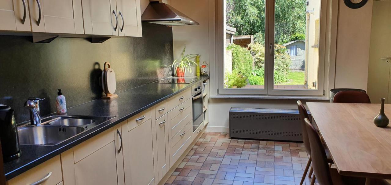 Close To Centre, 3 Rooms, 2 Bathr & Wc, Free Parking & Wifi, Spacious Living Area & Kitchen Brugge Buitenkant foto